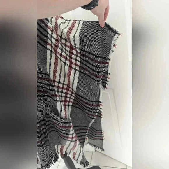 Quagga Plaid Print Poncho With Pockets One Size (EUC) - Picture 10 of 14